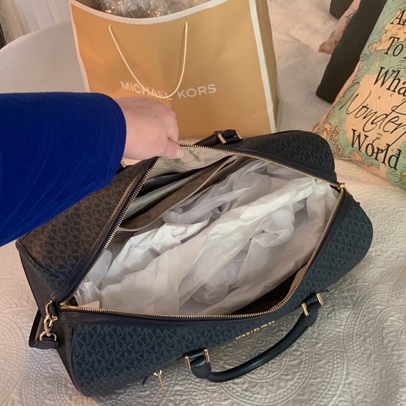 ❌SOLD❌ Authentic Michael Kors duffle bag - Picture 12 of 17